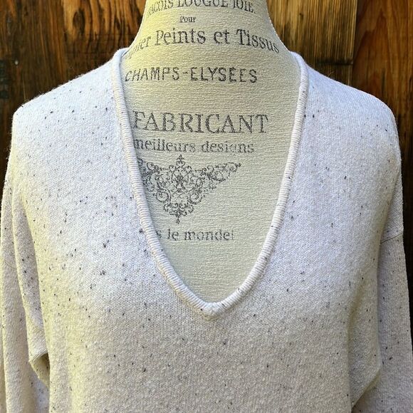 STARS ABOVE LONG SLEEVE V-NECK SWEATER. Size S - Picture 3 of 7